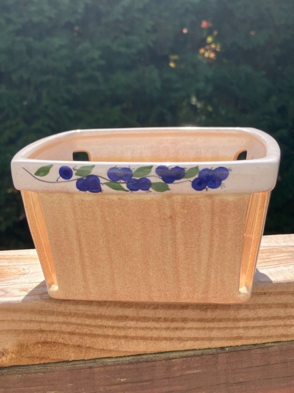 Vtg Ceramic Blueberry Stoneware Hand Painted Quart Size Basket